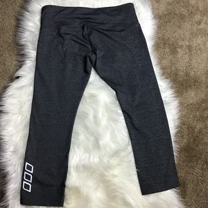 Lorna Jane Gray Cropped leggings Size M